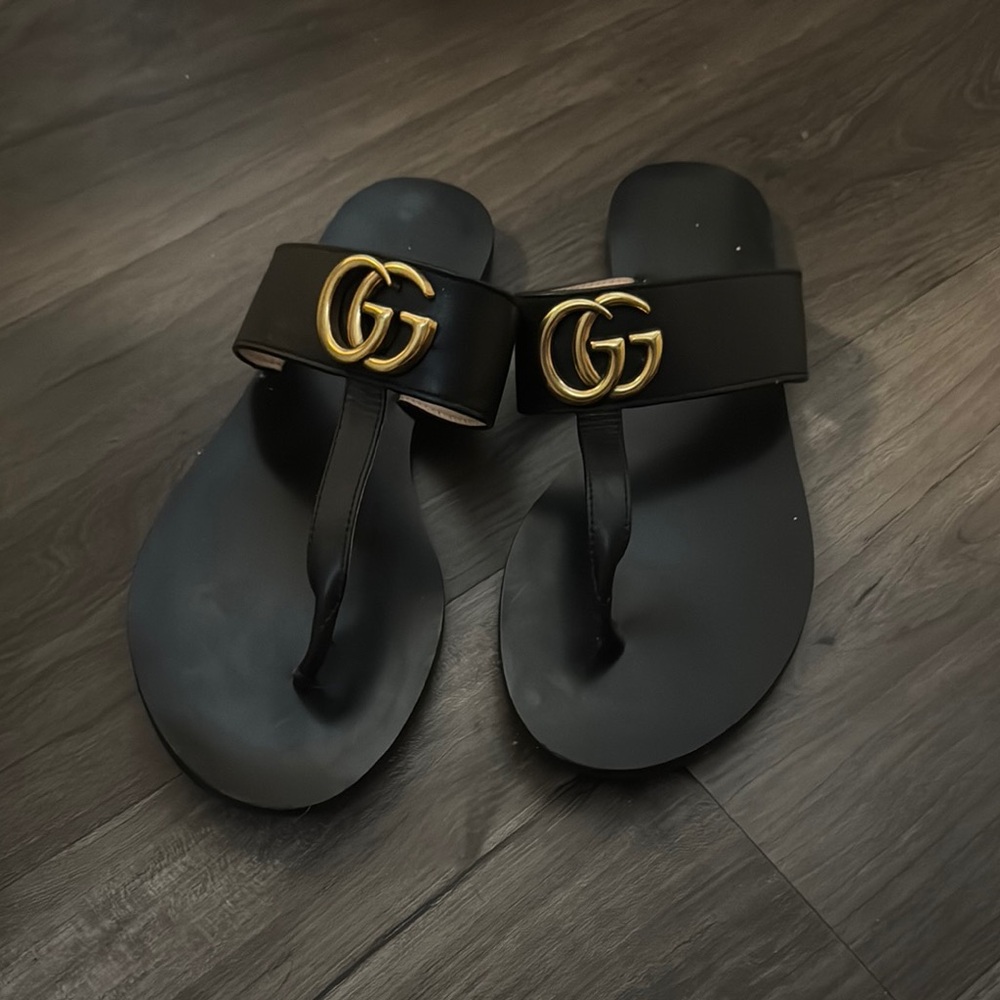 Gucci Marmont Black leather thong